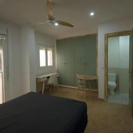 Con Bano Privado En Casa De 3 En El Barrio Mas Historico *